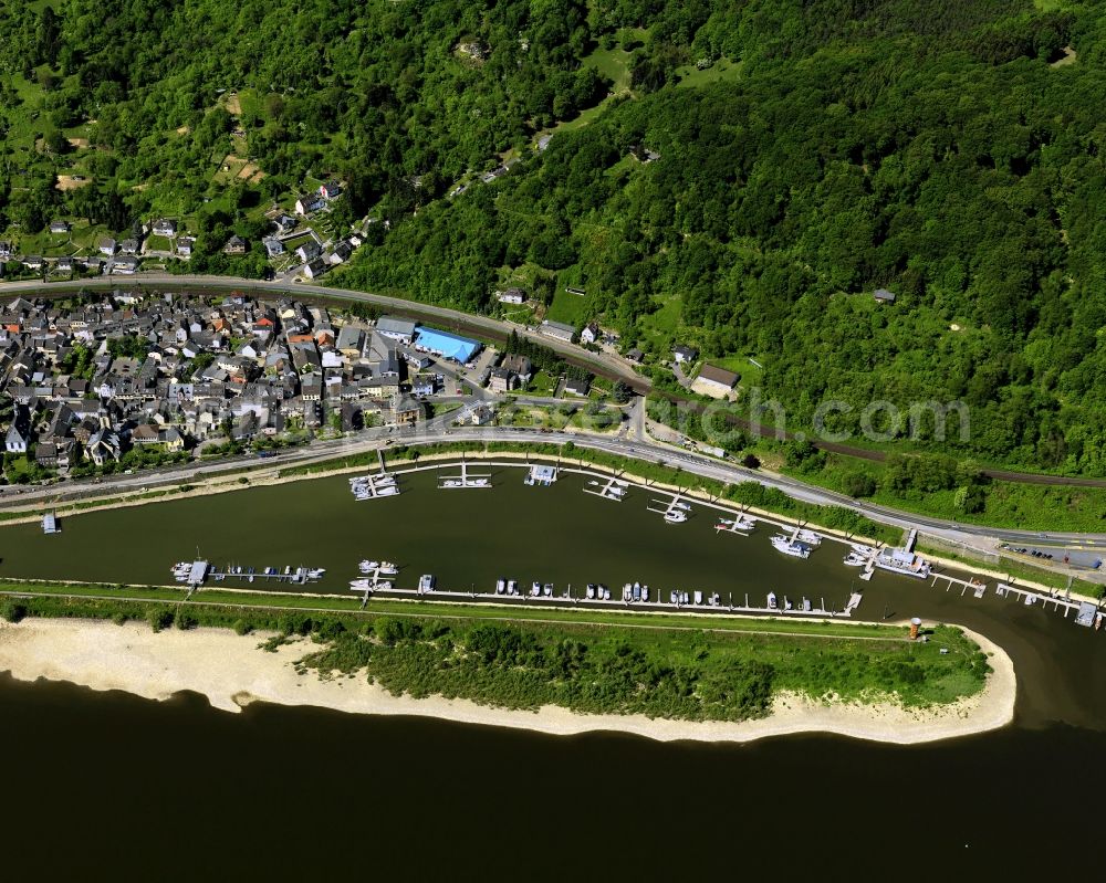 Remagen Oberwinter from the bird's eye view: Course of the river on the banks of the Rhine in the district of Oberwinter in Remagen in Rhineland-Palatinate