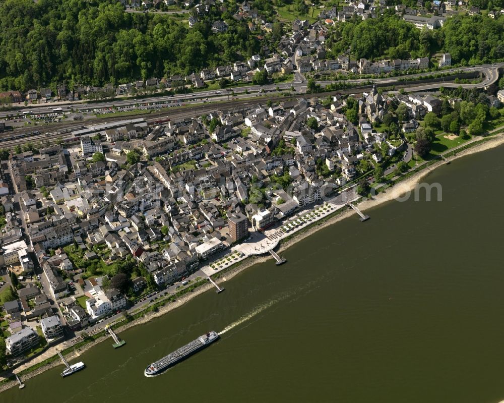 Remagen from the bird's eye view: Course of the river on the banks of the Rhine in Remagen in Rhineland-Palatinate