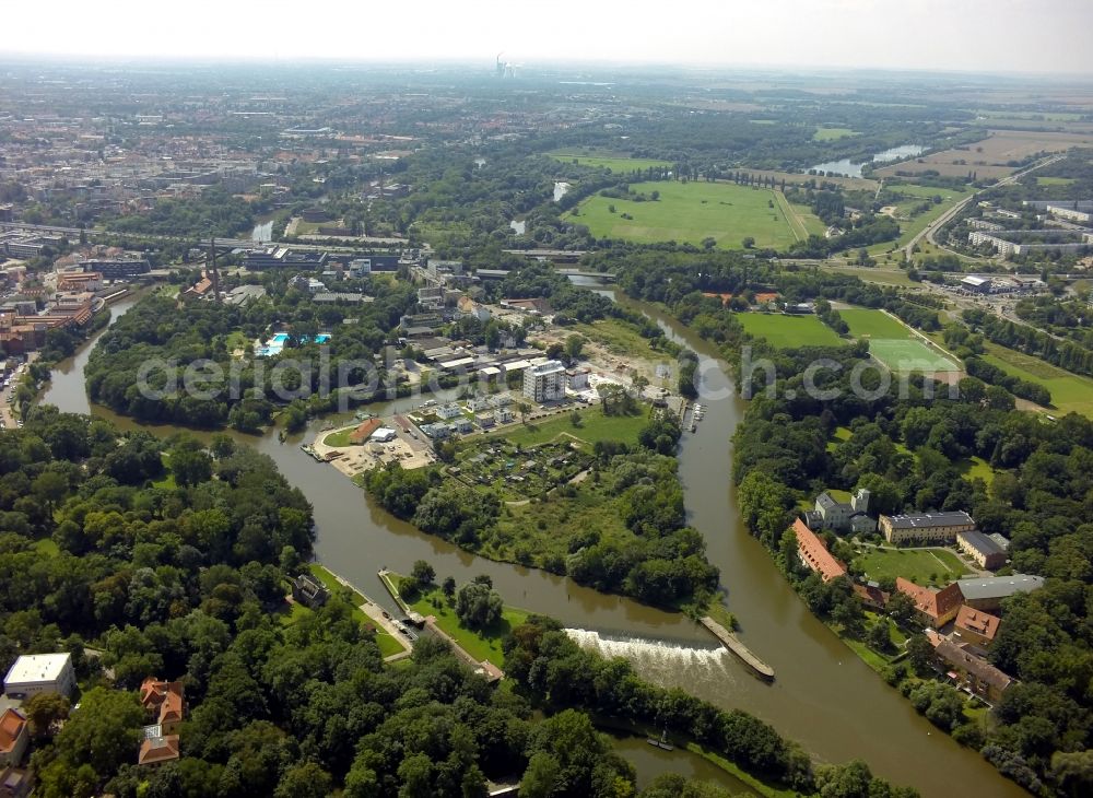 Halle (Saale) from above - Course of the river and the banks of the Saale in the northern tip Peissnitz and Ziegelwiese in Halle (Saale) in Saxony-Anhalt