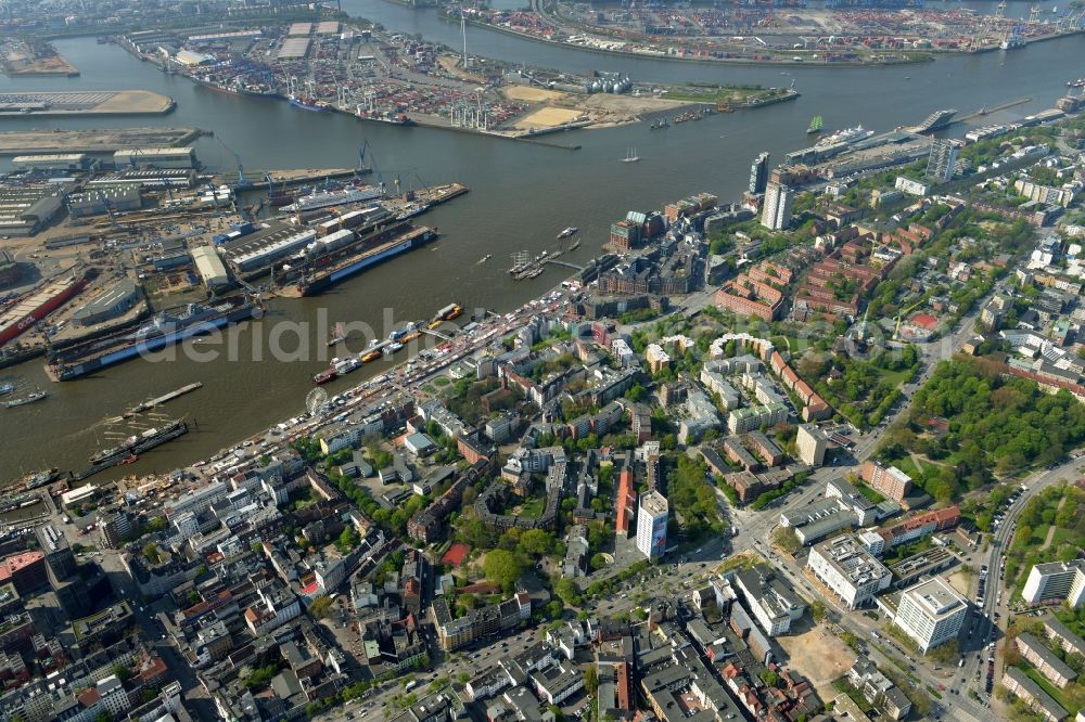 Aerial photograph Hamburg - City center in the downtown area on the banks of river course of Elbe in the district Altonaer Fischmarkt in Hamburg