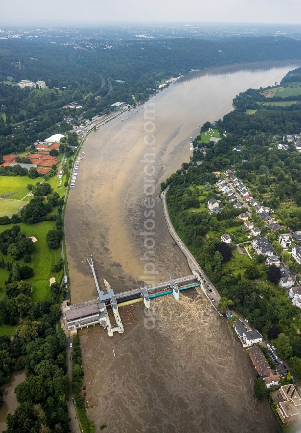 Aerial photograph Essen - Flooded water on Weir on the banks of the flux flow Baldeneysee Stauwehr in the district Werden in Essen in the state North Rhine-Westphalia, Germany