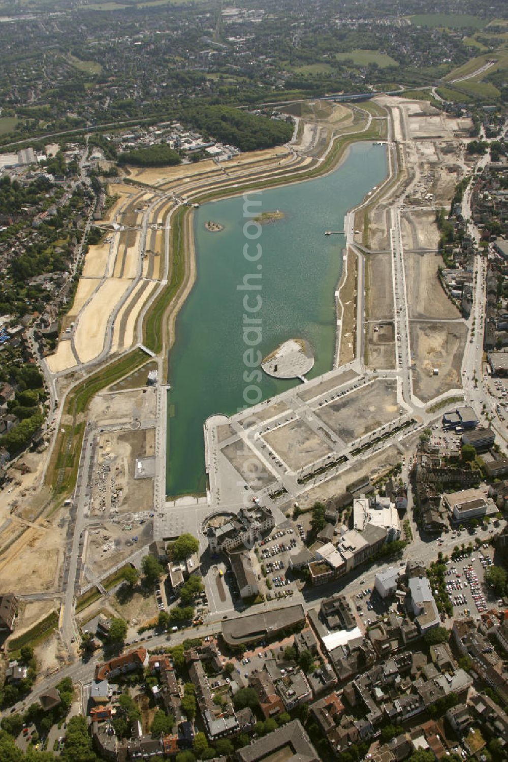 Aerial photograph Dortmund Hörde - Aufnahme der Flutung der Phoenix-Sees im Stadtteil Hörde mit Fischaugenobjektiv. Auf dem ehemaligen Gelände der Hermannshütte soll ein 24 Hektar großer See mit einer Länge von 1.230 Metern und einer Breite von 310 Metern entstehen. The flooding of Lake Phoenix with fish-eye lens. On the former site of the ironworks Hermannhutte, a 24 hectares large lake will be formed.