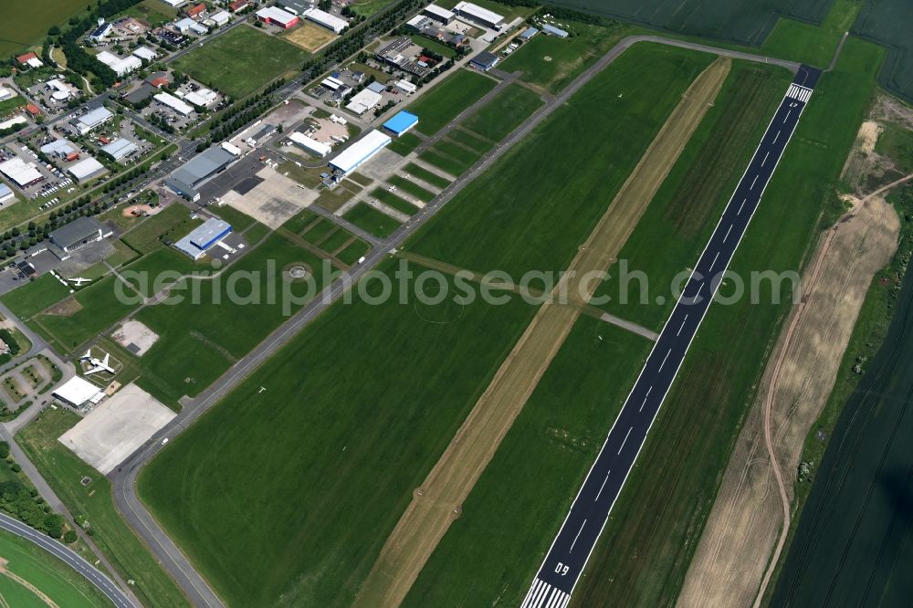 Magdeburg from above - Runway with tarmac terrain of airfield FMB Flugplatz Magdeburg Betriebsgesellschaft mbH in Magdeburg in the state Saxony-Anhalt