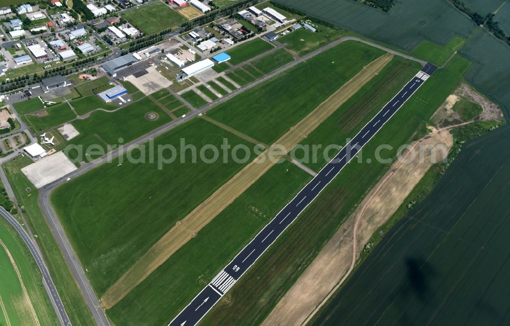 Aerial image Magdeburg - Runway with tarmac terrain of airfield FMB Flugplatz Magdeburg Betriebsgesellschaft mbH in Magdeburg in the state Saxony-Anhalt