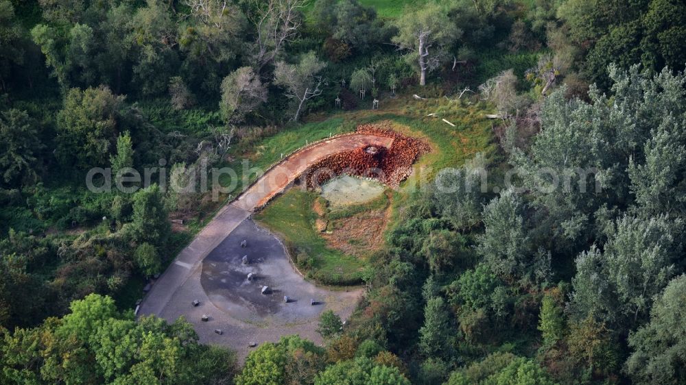 Andernach from the bird's eye view: Fountain at rest in the Geysir of Namedyer Werth in Andernach in the state Rhineland-Palatinate, Germany