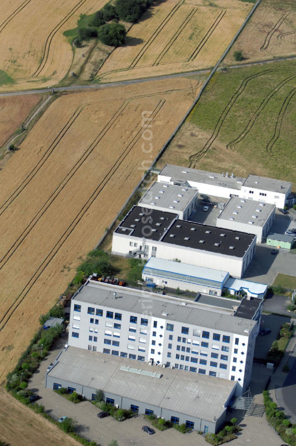 Aerial photograph Köln - Ford Trainingszentrum Köln-Feldkassel im Gewerbegebiet Feldkassel. Das Gebäude hat eine Grundfläche von 1700qm und eine Kapazität von 72 Parkplätzen. Adresse: Oskar-Schindler-Straße 9, 50769 Köln-Feldkassel, Tel. +49(0)221 79100-100, Fax +49(0)221 79100-255 ; Vermietung / Verwaltung: Unternehmensgruppe Markus Gerold, An der Vaerstbrücke 1, 59425 Unna, Tel. +49(0)2303 25036-26, Fax +49(0)2303 25036-27, E-Mail: info@markus-gerold.de