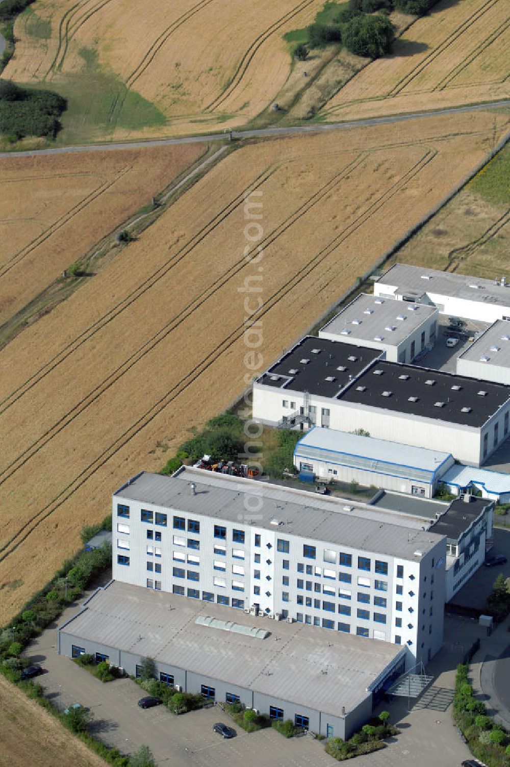 Köln from the bird's eye view: Ford Trainingszentrum Köln-Feldkassel im Gewerbegebiet Feldkassel. Das Gebäude hat eine Grundfläche von 1700qm und eine Kapazität von 72 Parkplätzen. Adresse: Oskar-Schindler-Straße 9, 50769 Köln-Feldkassel, Tel. +49(0)221 79100-100, Fax +49(0)221 79100-255 ; Vermietung / Verwaltung: Unternehmensgruppe Markus Gerold, An der Vaerstbrücke 1, 59425 Unna, Tel. +49(0)2303 25036-26, Fax +49(0)2303 25036-27, E-Mail: info@markus-gerold.de