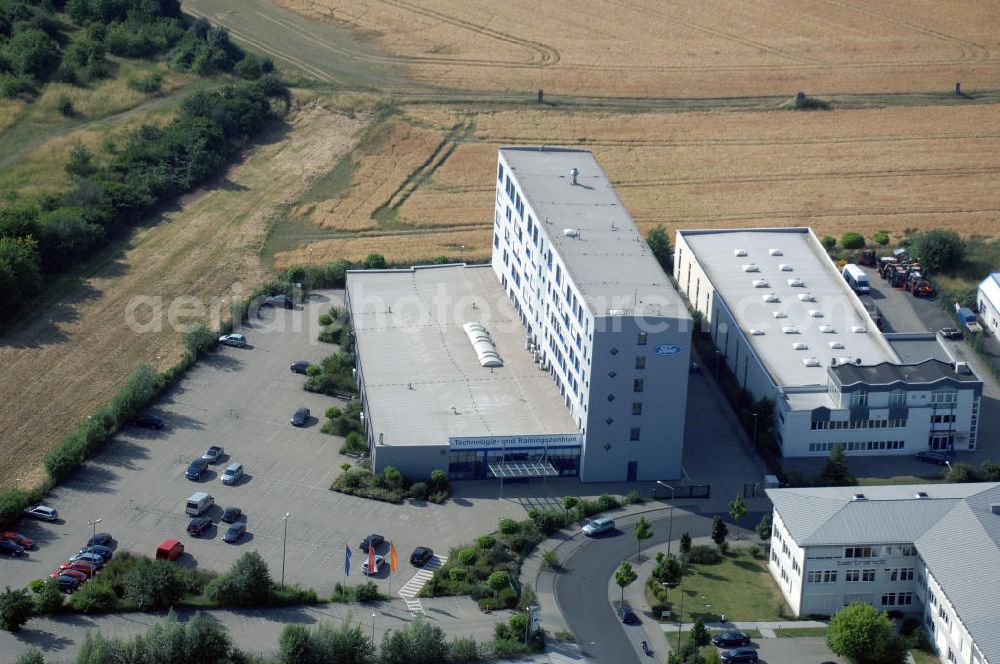 Köln from above - Ford Trainingszentrum Köln-Feldkassel im Gewerbegebiet Feldkassel. Das Gebäude hat eine Grundfläche von 1700qm und eine Kapazität von 72 Parkplätzen. Adresse: Oskar-Schindler-Straße 9, 50769 Köln-Feldkassel, Tel. +49(0)221 79100-100, Fax +49(0)221 79100-255 ; Vermietung / Verwaltung: Unternehmensgruppe Markus Gerold, An der Vaerstbrücke 1, 59425 Unna, Tel. +49(0)2303 25036-26, Fax +49(0)2303 25036-27, E-Mail: info@markus-gerold.de