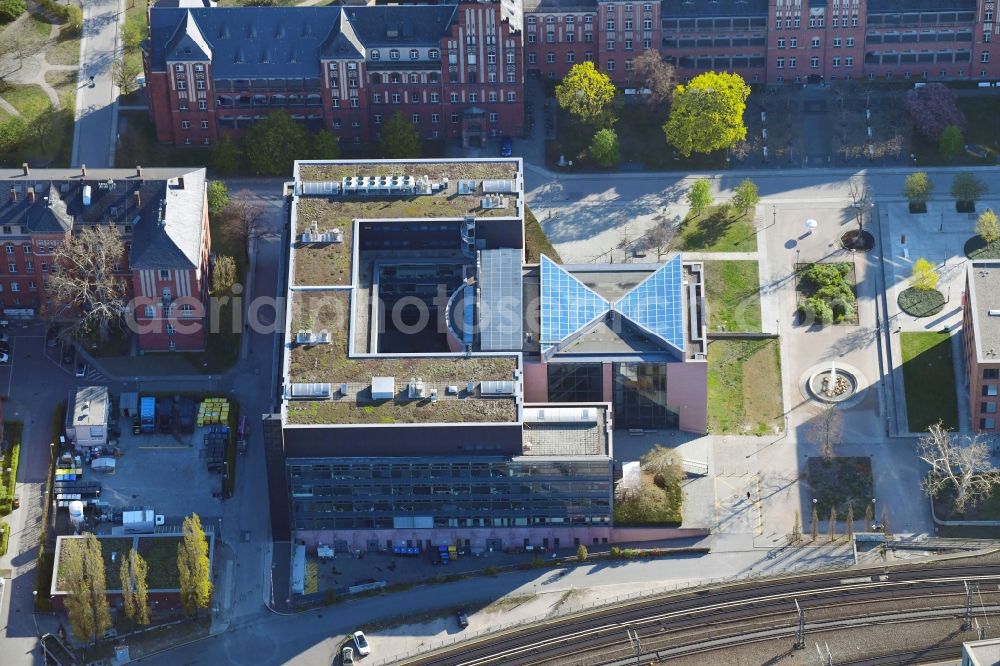 Aerial image Berlin - Research building and office complex of Deutsches Rheuma-Forschungszentrum (DRFZ) and the Max-Planck-Institut fuer Infektionsbiologie on Virchowweg in Berlin, Germany