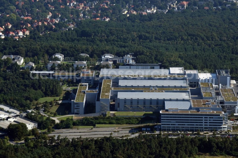 Aerial image Dresden - Research building and office complex of the Fraunhofer-Center Nanoelektronische Technologien (IPMS-CNT) in the Koenigsstrasse in Dresden in the state Saxony