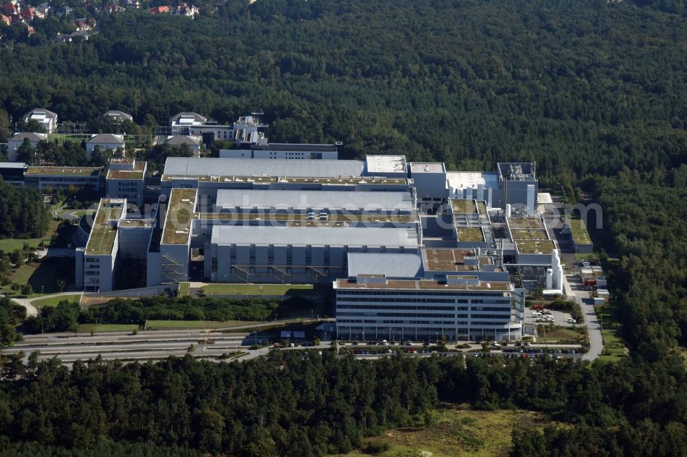 Aerial photograph Dresden - Research building and office complex of the Fraunhofer-Center Nanoelektronische Technologien (IPMS-CNT) in the Koenigsstrasse in Dresden in the state Saxony