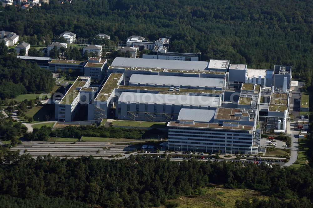 Dresden from the bird's eye view: Research building and office complex of the Fraunhofer-Center Nanoelektronische Technologien (IPMS-CNT) in the Koenigsstrasse in Dresden in the state Saxony