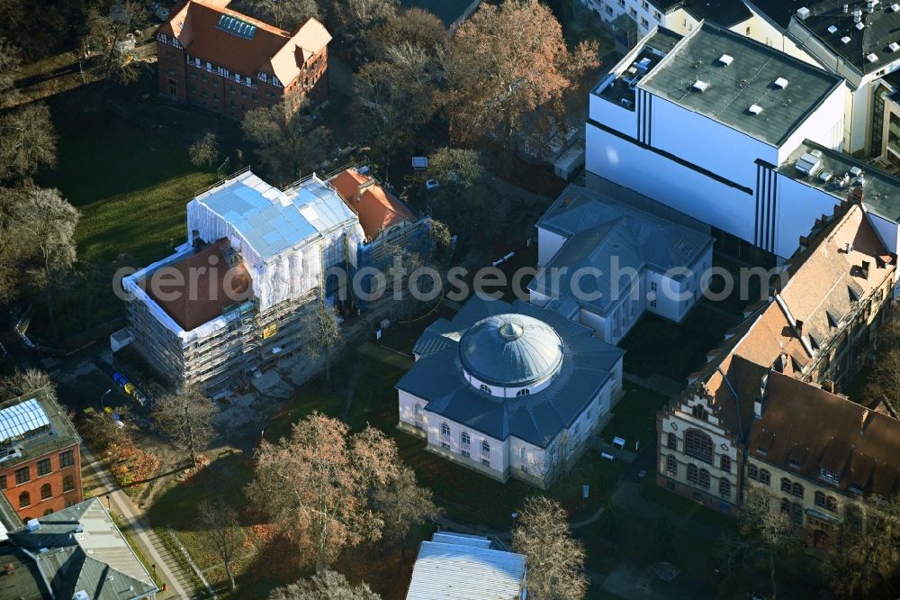 Aerial photograph Berlin - Research building and office complex Tieranatomisches Theater on Philippstrasse in the district Mitte in Berlin, Germany