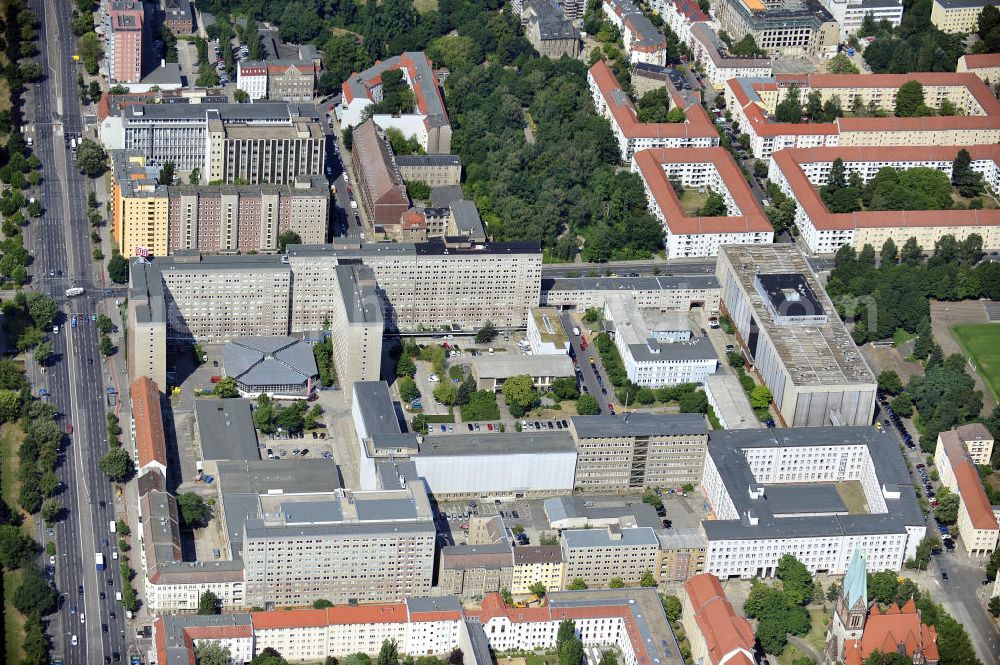 Berlin from above - Blick auf die Forschungs- und Gedenkstätte Normannenstraße / Ruschestrasse, der ehemaligen Zentrale des Ministeriums für Staatssicherheit ( MfS ). Sie ist eine Forschungs- und Gedenkstätte zum politischen System der DDR. Die Ausstellung umfasst die Amts- und Arbeitsräume des ehemaligen Ministers für Staatssicherheit Erich Mielke. Träger ist der Verein Antistalinistische Aktion Berlin-Normannenstraße e. V. (ASTAK), die im Sommer 1990 von Bürgerrechtlern in Berlin gegründet wurde. Ihr Ziel ist die Förderung des Aufbaus der Gedenkstätte als Zentrum zur Sammlung, Bewahrung, Dokumentation, Aufarbeitung und Ausstellung von Sachzeugnissen sowie themenbezogener Forschungsarbeit zur DDR. View of the former headquarters of the Ministry for State Security (Stasi) of the GDR.