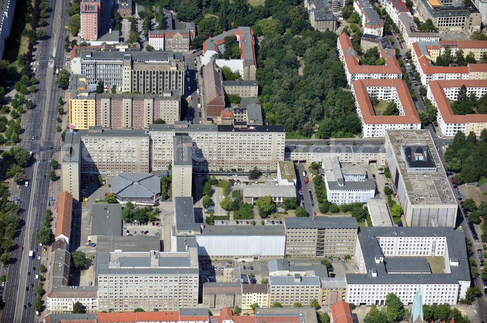 Aerial photograph Berlin - Blick auf die Forschungs- und Gedenkstätte Normannenstraße / Ruschestrasse, der ehemaligen Zentrale des Ministeriums für Staatssicherheit ( MfS ). Sie ist eine Forschungs- und Gedenkstätte zum politischen System der DDR. Die Ausstellung umfasst die Amts- und Arbeitsräume des ehemaligen Ministers für Staatssicherheit Erich Mielke. Träger ist der Verein Antistalinistische Aktion Berlin-Normannenstraße e. V. (ASTAK), die im Sommer 1990 von Bürgerrechtlern in Berlin gegründet wurde. Ihr Ziel ist die Förderung des Aufbaus der Gedenkstätte als Zentrum zur Sammlung, Bewahrung, Dokumentation, Aufarbeitung und Ausstellung von Sachzeugnissen sowie themenbezogener Forschungsarbeit zur DDR. View of the former headquarters of the Ministry for State Security (Stasi) of the GDR.