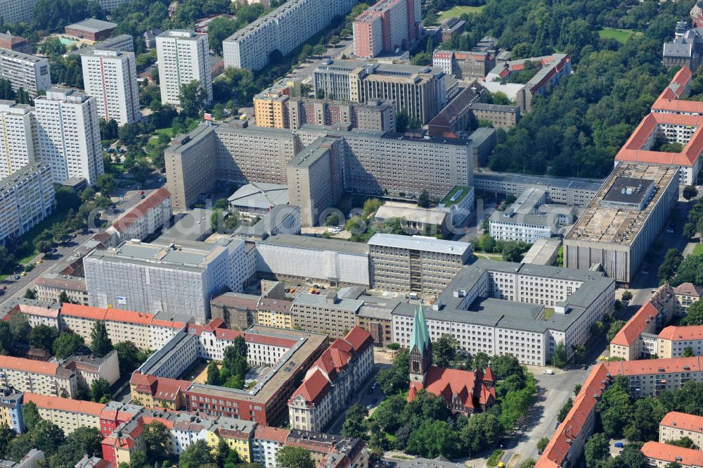 Aerial image Berlin Lichtenberg - Blick auf die Forschungs- und Gedenkstätte Normannenstraße / Ruschestrasse, der ehemaligen Zentrale des Ministeriums für Staatssicherheit ( MfS ). Sie ist eine Forschungs- und Gedenkstätte zum politischen System der DDR. Die Ausstellung umfasst die Amts- und Arbeitsräume des ehemaligen Ministers für Staatssicherheit Erich Mielke. Träger ist der Verein Antistalinistische Aktion Berlin-Normannenstraße e. V. (ASTAK), die im Sommer 1990 von Bürgerrechtlern in Berlin gegründet wurde. Ihr Ziel ist die Förderung des Aufbaus der Gedenkstätte als Zentrum zur Sammlung, Bewahrung, Dokumentation, Aufarbeitung und Ausstellung von Sachzeugnissen sowie themenbezogener Forschungsarbeit zur DDR. View of the former headquarters of the Ministry for State Security (Stasi) of the GDR.