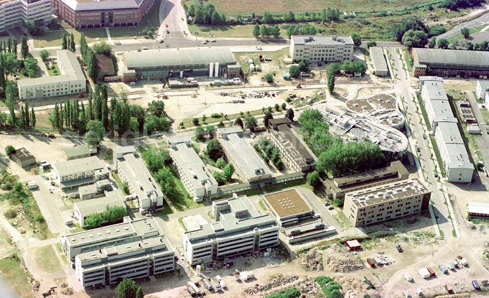 Aerial photograph Berlin-Adlershof - Forschungs- und Gewerbeentwicklungsgebiet WISTAS in Berlin-Adlershof an der Rudower Chaussee.