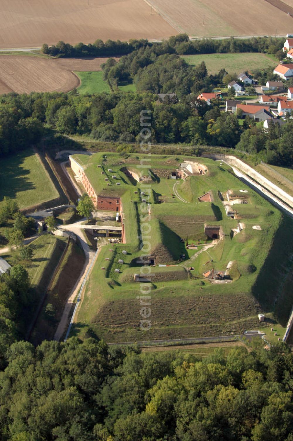 Aerial photograph Katharinenberg - Das Fort Prinz Karl liegt ca. 10 km östlich von Ingolstadt an der ehemaligen Fort- und Kriegsstrase im Gemeindebereich Großmehring, Ortsteil Katharinenberg. Die Festung steht heute unter Denkmalschutz.