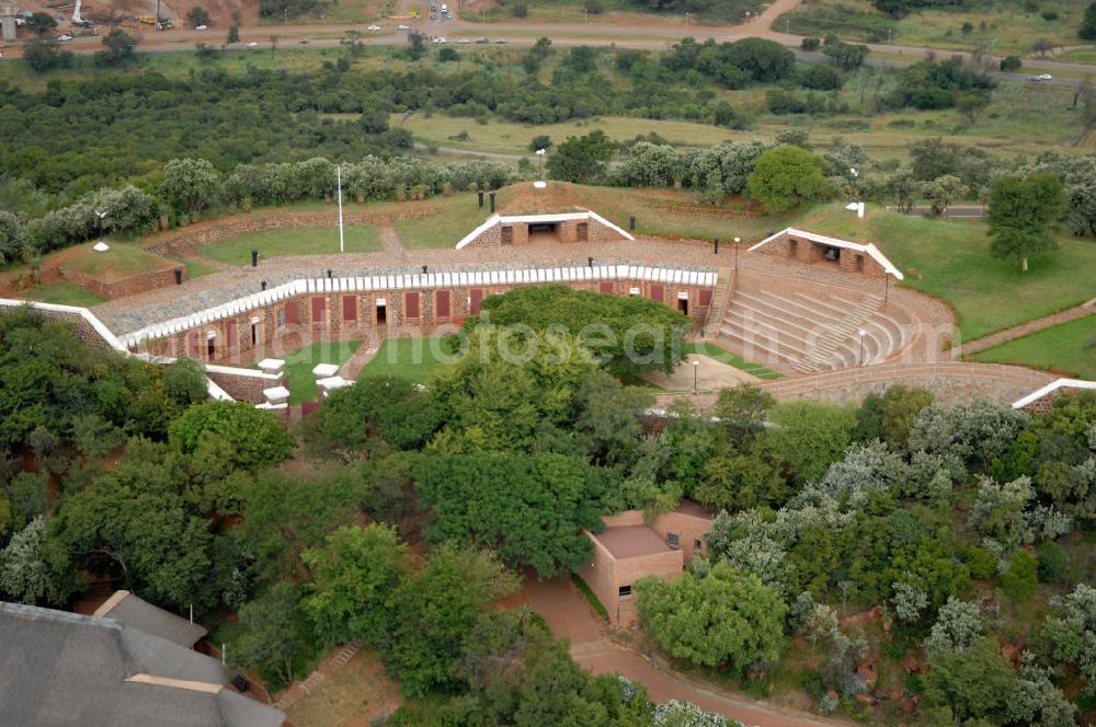 Pretoria from the bird's eye view: Fort Schanskop mit dem Amfiteater / Amphitheatre auf dem Gelände des Voortrekker Monument in Pretoria / Südafrika. Es ist Sitz des Anglo-Boer War Museum und dokumentiert den zweiten Burenkrieg als auch die Jahre danach bis 1914. Errichtet wurde es nach den Plänen des Architekten Christiaan Kuntz durch die deutschen Ingenieure Otto Albert Adolph von Dewitz und Heinrich C. Werner von der Firma Krupp. Fort Schanskop with the Amfiteater / Amphitheatre on the grounds of the Voortrekker Monument in Pretoria / South Africa.