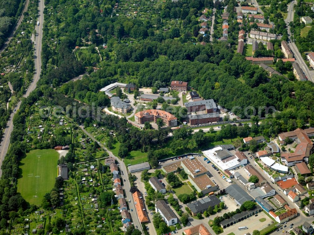 Ulm from the bird's eye view: Fort Unterer Kuhberg of the Fortress of Ulm in Ulm in the state of Baden-Württemberg. Today, it contains a school, kindergarten and arts facilities. The Fortress is one of five federal fortresses and Europe`s largest fortress. It was built in the 19th century around the cities of Ulm and Neu-Ulm and consists of several forts, towers, fortresses and defense facilities