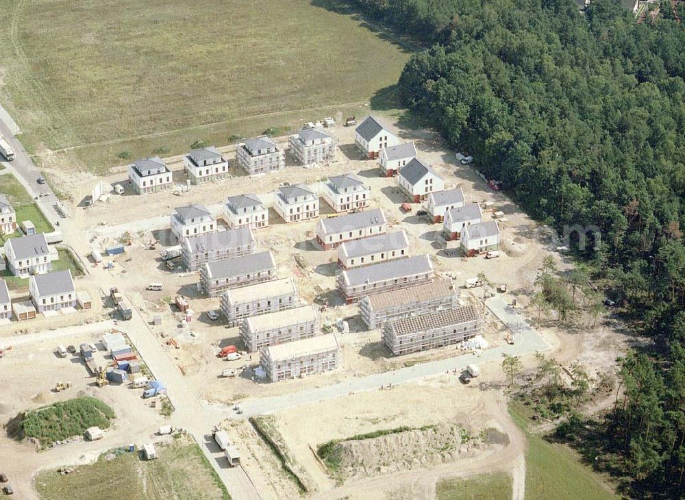 Ahrensdorf bei Ludwigsfelde / BRB from the bird's eye view: Fortgeschrittenen Wohnsiedlungsbau der Bayerischen Hausbau GmbH in Ahrensdorf bei Ludwigsfelde in Brandenburg.