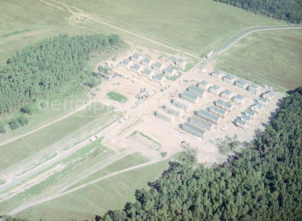 Aerial photograph Ahrensdorf bei Ludwigsfelde / BRB - Fortgeschrittenen Wohnsiedlungsbau der Bayerischen Hausbau GmbH in Ahrensdorf bei Ludwigsfelde in Brandenburg.