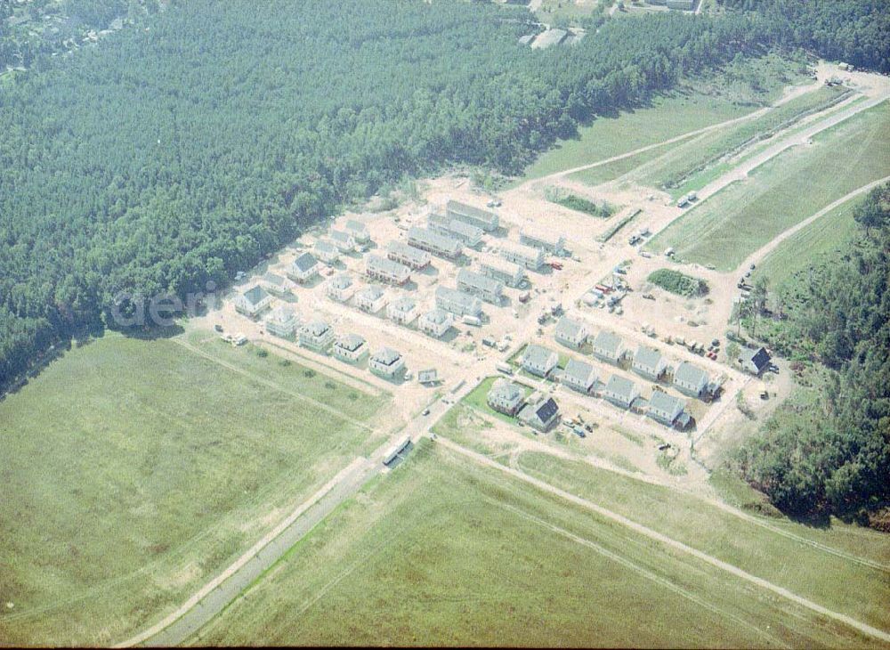 Ahrensdorf bei Ludwigsfelde / BRB from above - Fortgeschrittenen Wohnsiedlungsbau der Bayerischen Hausbau GmbH in Ahrensdorf bei Ludwigsfelde in Brandenburg.