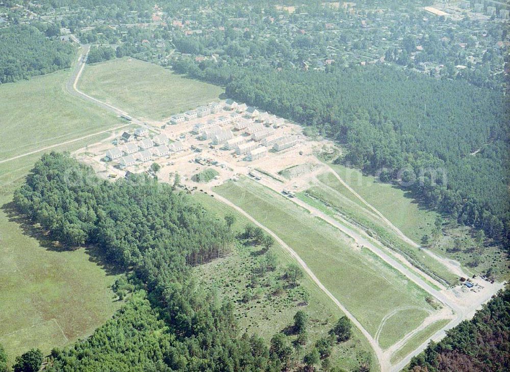 Ahrensdorf bei Ludwigsfelde / BRB from the bird's eye view: Fortgeschrittenen Wohnsiedlungsbau der Bayerischen Hausbau GmbH in Ahrensdorf bei Ludwigsfelde in Brandenburg.