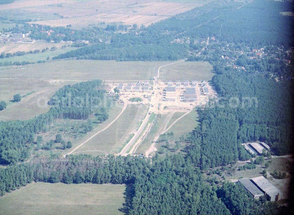 Ahrensdorf bei Ludwigsfelde / BRB from the bird's eye view: Fortgeschrittenen Wohnsiedlungsbau der Bayerischen Hausbau GmbH in Ahrensdorf bei Ludwigsfelde in Brandenburg.