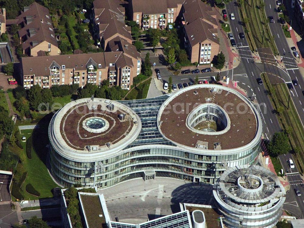 Düsseldorf (NRW) from above - Blick auf das Forum Provinzial auf dem Provinzialplatz im Düsseldorfer Süden. Das Fitness- und Wellness-Zentrum beherbergt auf ca. 9.500 m² ein Schwimmbad, Restaurants, Läden, Praxen und Büros. Überwiegend wird das Zentrum vom Franchise-Unternehmen Holmes Place Health-Club genutzt. Fertigstellung war 2003. Holmes Place Health Club Düsseldorf, Kölner Landstrasse 11-17, 40591 Düsseldorf Germany, Tel: 0211/1796444, Fax: 0211/1796445, Club Manager: Lars Linnig