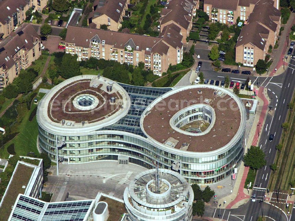 Aerial image Düsseldorf (NRW) - Blick auf das Forum Provinzial auf dem Provinzialplatz im Düsseldorfer Süden. Das Fitness- und Wellness-Zentrum beherbergt auf ca. 9.500 m² ein Schwimmbad, Restaurants, Läden, Praxen und Büros. Überwiegend wird das Zentrum vom Franchise-Unternehmen Holmes Place Health-Club genutzt. Fertigstellung war 2003. Holmes Place Health Club Düsseldorf, Kölner Landstrasse 11-17, 40591 Düsseldorf Germany, Tel: 0211/1796444, Fax: 0211/1796445, Club Manager: Lars Linnig