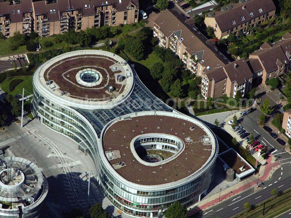 Aerial photograph Düsseldorf (NRW) - Blick auf das Forum Provinzial auf dem Provinzialplatz im Düsseldorfer Süden. Das Fitness- und Wellness-Zentrum beherbergt auf ca. 9.500 m² ein Schwimmbad, Restaurants, Läden, Praxen und Büros. Überwiegend wird das Zentrum vom Franchise-Unternehmen Holmes Place Health-Club genutzt. Fertigstellung war 2003. Holmes Place Health Club Düsseldorf, Kölner Landstrasse 11-17, 40591 Düsseldorf Germany, Tel: 0211/1796444, Fax: 0211/1796445, Club Manager: Lars Linnig