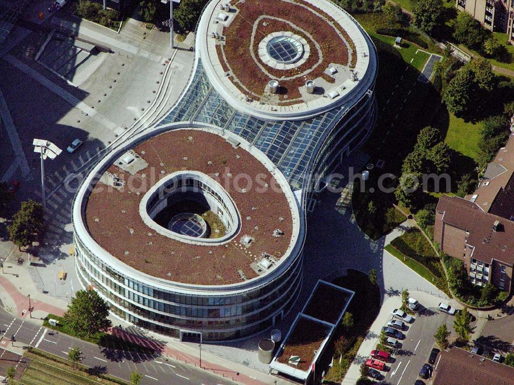 Düsseldorf (NRW) from above - Blick auf das Forum Provinzial auf dem Provinzialplatz im Düsseldorfer Süden. Das Fitness- und Wellness-Zentrum beherbergt auf ca. 9.500 m² ein Schwimmbad, Restaurants, Läden, Praxen und Büros. Überwiegend wird das Zentrum vom Franchise-Unternehmen Holmes Place Health-Club genutzt. Fertigstellung war 2003. Holmes Place Health Club Düsseldorf, Kölner Landstrasse 11-17, 40591 Düsseldorf Germany, Tel: 0211/1796444, Fax: 0211/1796445, Club Manager: Lars Linnig