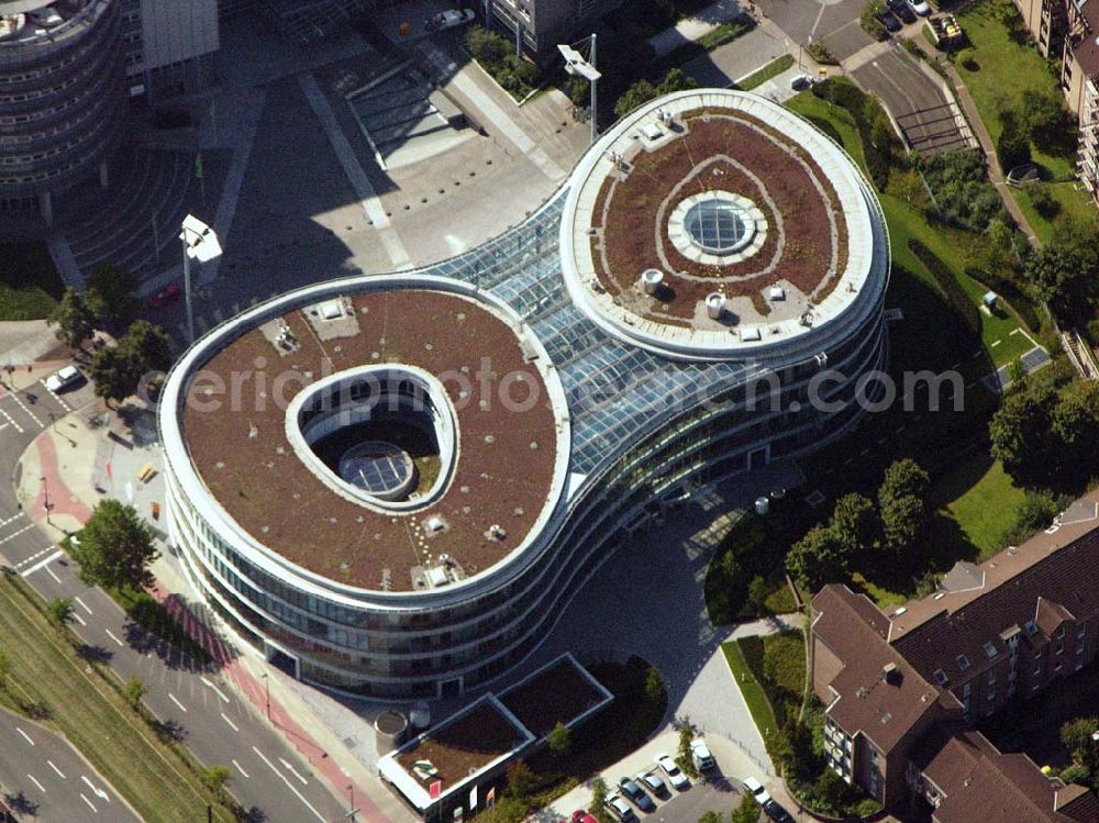 Düsseldorf (NRW) from the bird's eye view: Blick auf das Forum Provinzial auf dem Provinzialplatz im Düsseldorfer Süden. Das Fitness- und Wellness-Zentrum beherbergt auf ca. 9.500 m² ein Schwimmbad, Restaurants, Läden, Praxen und Büros. Überwiegend wird das Zentrum vom Franchise-Unternehmen Holmes Place Health-Club genutzt. Fertigstellung war 2003. Holmes Place Health Club Düsseldorf, Kölner Landstrasse 11-17, 40591 Düsseldorf Germany, Tel: 0211/1796444, Fax: 0211/1796445, Club Manager: Lars Linnig