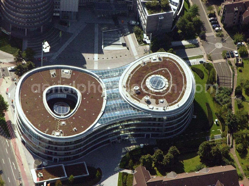 Aerial image Düsseldorf (NRW) - Blick auf das Forum Provinzial auf dem Provinzialplatz im Düsseldorfer Süden. Das Fitness- und Wellness-Zentrum beherbergt auf ca. 9.500 m² ein Schwimmbad, Restaurants, Läden, Praxen und Büros. Überwiegend wird das Zentrum vom Franchise-Unternehmen Holmes Place Health-Club genutzt. Fertigstellung war 2003. Holmes Place Health Club Düsseldorf, Kölner Landstrasse 11-17, 40591 Düsseldorf Germany, Tel: 0211/1796444, Fax: 0211/1796445, Club Manager: Lars Linnig