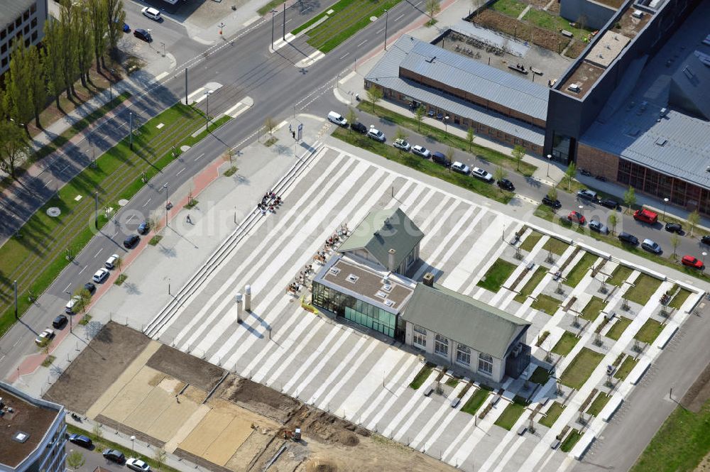 Berlin from the bird's eye view: Neu gestalteter Forumsplatz Adlershof am Wissenschafts- und Wirtschaftsstandort Adlershof WISTA