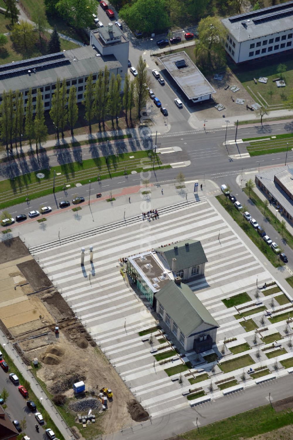 Aerial photograph Berlin - Neu gestalteter Forumsplatz Adlershof am Wissenschafts- und Wirtschaftsstandort Adlershof WISTA