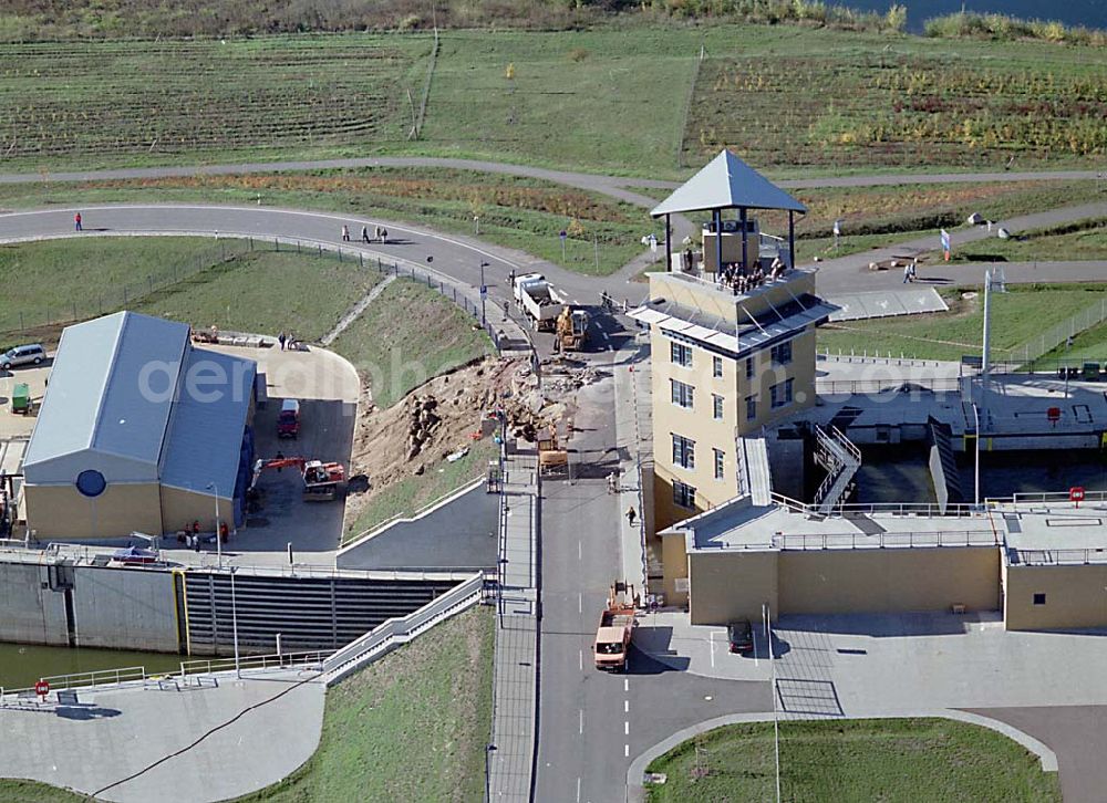 Hohenwarthe / Sachsen-Anhalt from above - 14.10.2003 Hohenwarthe / Sachsen-Anhalt Doppelsparschleuse Hohenwarthe am Elbe-Havel-Kanal am Wasserstraßenkreuz Magdeburg kurz vor der Fertigstellung 14.10.2003