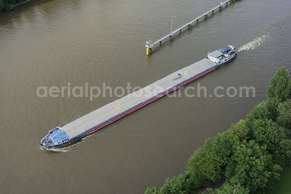 Aerial photograph Offenbach am Main - Cargo ships and bulk carriers on the inland shipping waterway of the river course of Main in Offenbach am Main in the state Hesse