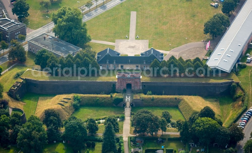 Wesel from above - Fragments of the fortress arrangement of the fortress Wesel with the main gate of the stronghold in Wesel in the federal state North Rhine-Westphalia