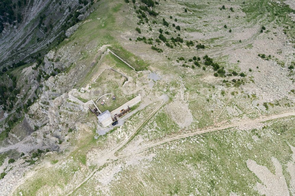 Aerial photograph Le Lauzet-Ubaye - Fragments of the fortress in Le Lauzet-Ubaye in Provence-Alpes-Cote d'Azur, France