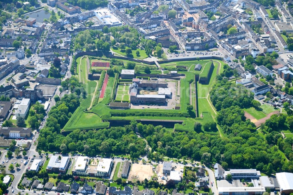 Aerial image Jülich - Fragments of the fortress Museum Zitadelle on Schlossstrasse in Juelich in the state North Rhine-Westphalia, Germany