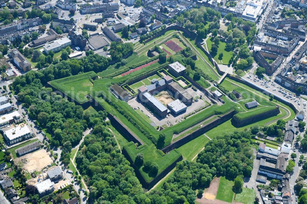 Aerial photograph Jülich - Fragments of the fortress Museum Zitadelle on Schlossstrasse in Juelich in the state North Rhine-Westphalia, Germany