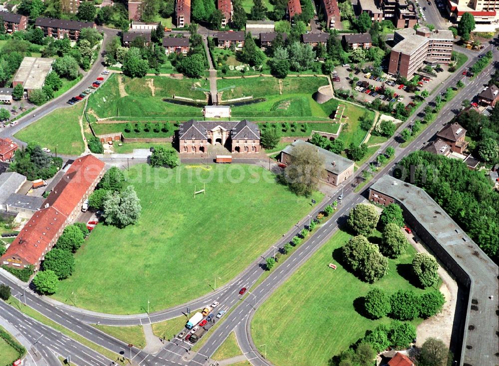 Wesel from the bird's eye view: Fragments of the fortress - Zitadelle in Wesel in the state North Rhine-Westphalia