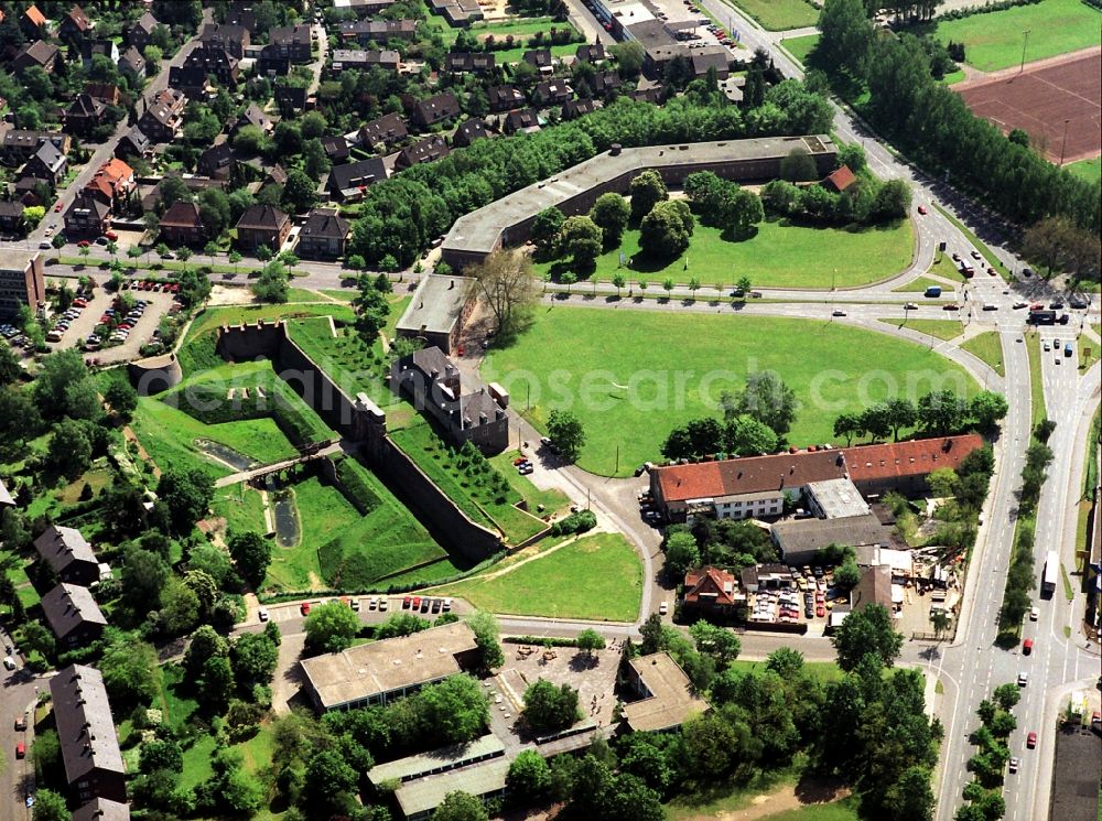 Aerial photograph Wesel - Fragments of the fortress - Zitadelle in Wesel in the state North Rhine-Westphalia