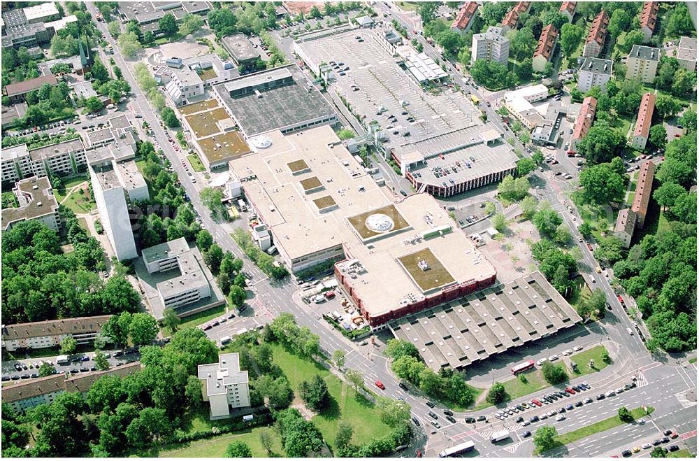 Nürnberg from above - 27.05.04 Blick auf das Franken-Center in Nürnberg. Die Verkaufsfläche beträgt ca. 40.000 qm auf 3 Ebenen. Franken-Center Nürnberg Glogauer Straße 30-38, 90473 Nürnberg-Langwasser Tel.: 0911 / 800 12 35 Fax: 0911 / 805 084 Centermanagement: ECE Projektmanagement G.m.b.H. & Co. KG Vermietung Heegbarg 30, 22391 Hamburg Telefon (040) 60 60 6-701 Telefax (040) 60 60 6-777 E-Mail: shop@ece.de