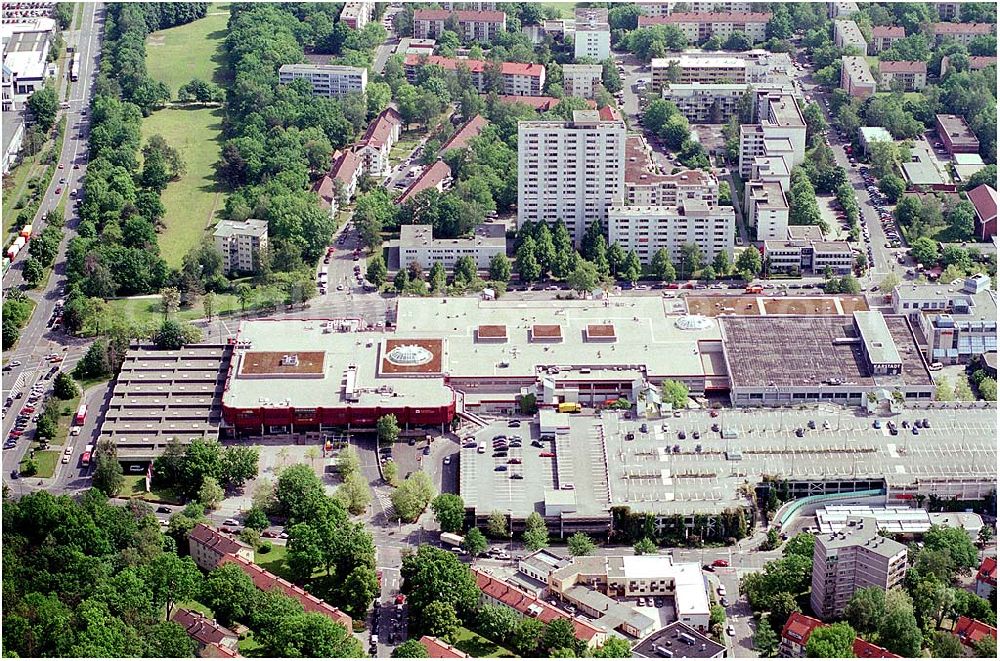 Nürnberg from above - 27.05.04 Blick auf das Franken-Center in Nürnberg. Die Verkaufsfläche beträgt ca. 40.000 qm auf 3 Ebenen. Franken-Center Nürnberg Glogauer Straße 30-38, 90473 Nürnberg-Langwasser Tel.: 0911 / 800 12 35 Fax: 0911 / 805 084 Centermanagement: ECE Projektmanagement G.m.b.H. & Co. KG Vermietung Heegbarg 30, 22391 Hamburg Telefon (040) 60 60 6-701 Telefax (040) 60 60 6-777 E-Mail: shop@ece.de