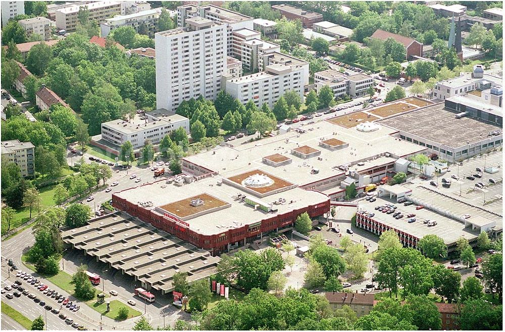 Aerial photograph Nürnberg - 27.05.04 Blick auf das Franken-Center in Nürnberg. Die Verkaufsfläche beträgt ca. 40.000 qm auf 3 Ebenen. Franken-Center Nürnberg Glogauer Straße 30-38, 90473 Nürnberg-Langwasser Tel.: 0911 / 800 12 35 Fax: 0911 / 805 084 Centermanagement: ECE Projektmanagement G.m.b.H. & Co. KG Vermietung Heegbarg 30, 22391 Hamburg Telefon (040) 60 60 6-701 Telefax (040) 60 60 6-777 E-Mail: shop@ece.de