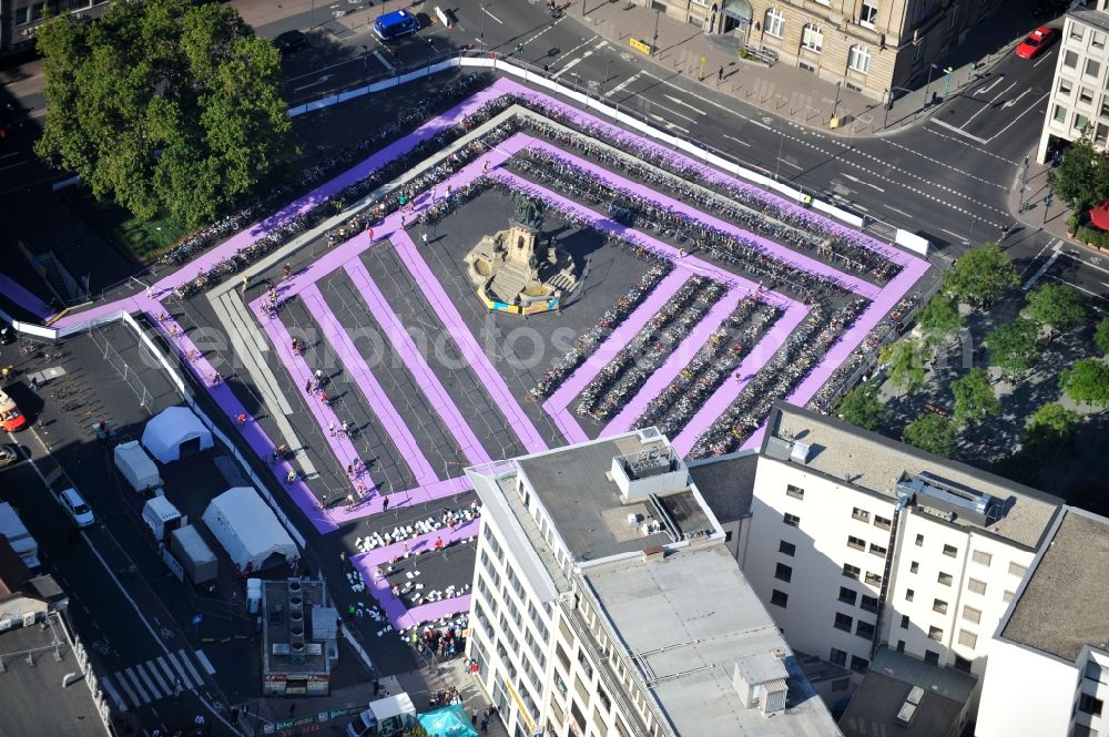 Frankfurt am Main from the bird's eye view: Change station at the Rossmarkt of the Frankurt-City-Triathlon in Frankfurt at the Main in Hesse