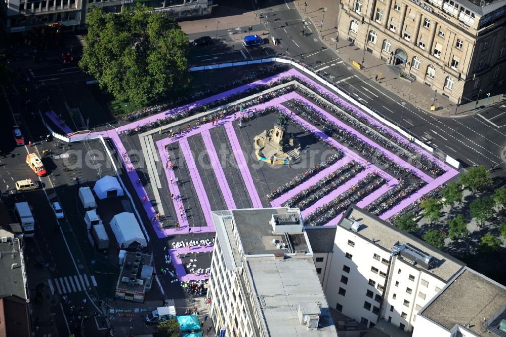 Aerial photograph Frankfurt am Main - Change station at the Rossmarkt of the Frankurt-City-Triathlon in Frankfurt at the Main in Hesse